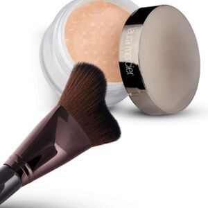 Laura Mercier Glow Powder Brush BNIB, in sleeve